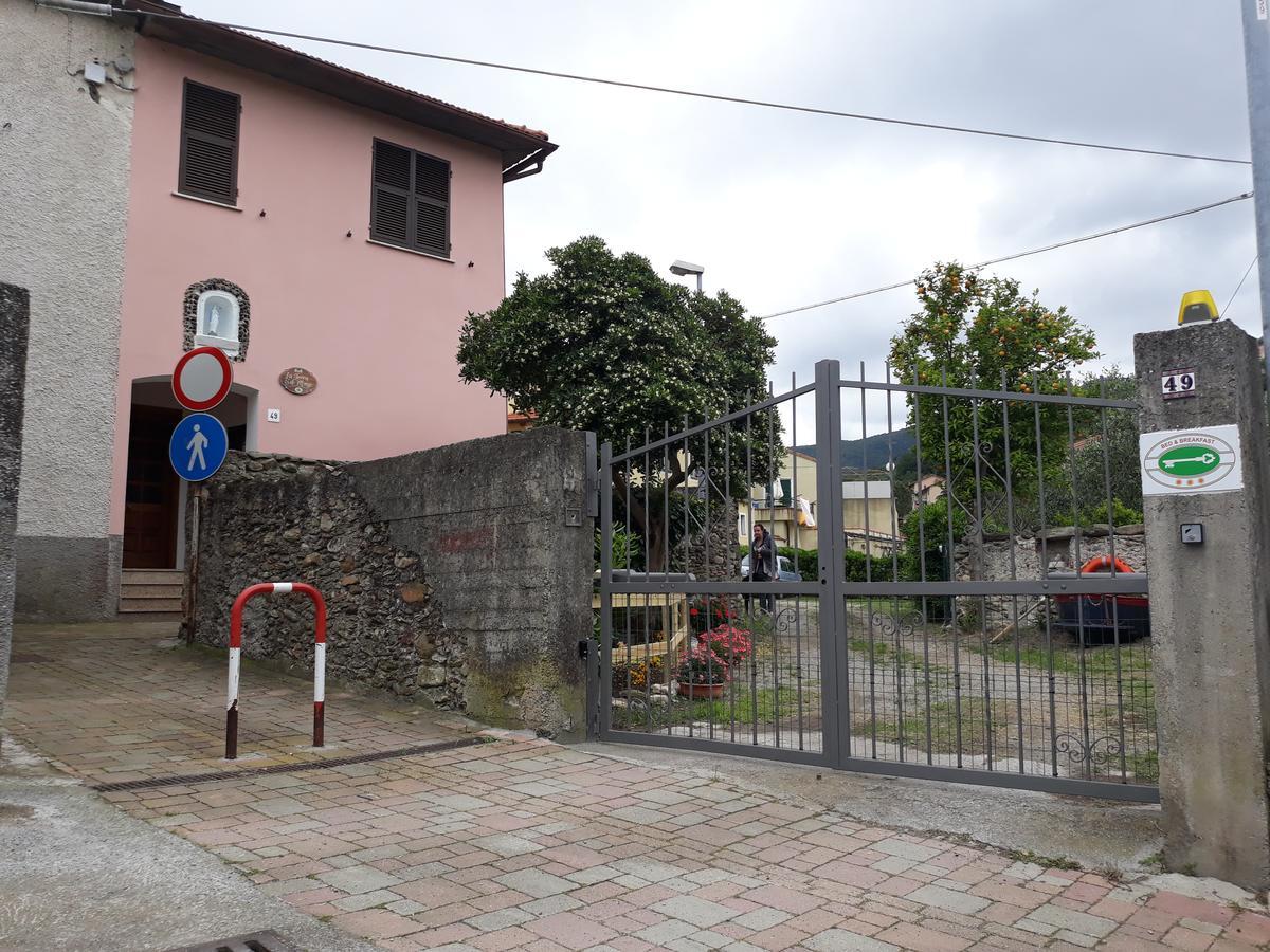 La Terra Di Mingo Bed and Breakfast Vado Ligure Buitenkant foto