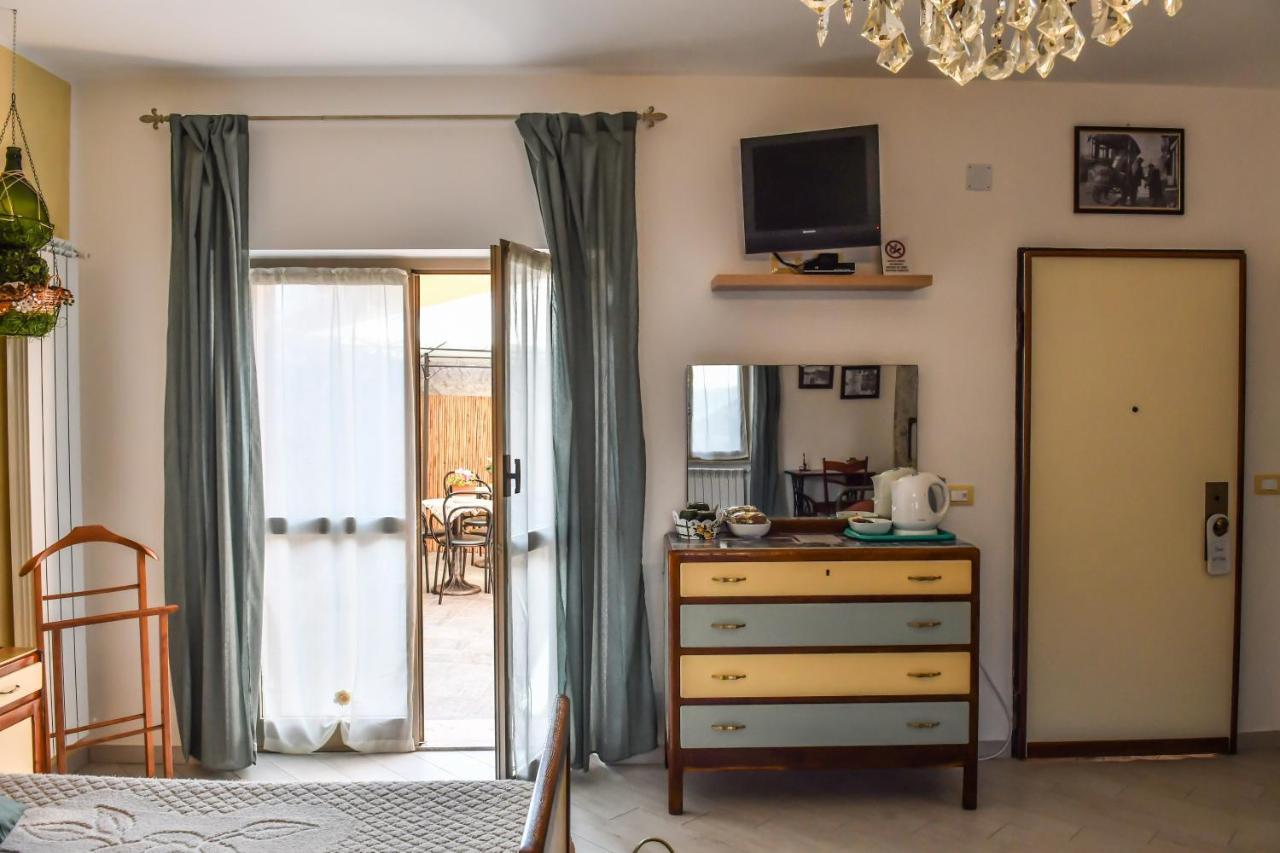 La Terra Di Mingo Bed and Breakfast Vado Ligure Buitenkant foto